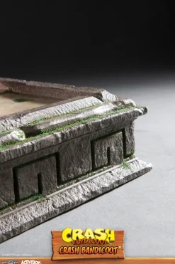 Crash Bandicoot - Crash Bandicoot Statue: First 4 Figures