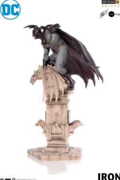 DC Comics - Batman Statue / Deluxe Art Scale: Iron Studios