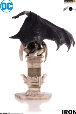 DC Comics - Batman Statue / Deluxe Art Scale: Iron Studios