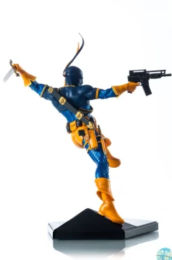 DC Comics - Daethstroke Statue: Iron Studios