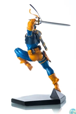 DC Comics - Daethstroke Statue: Iron Studios