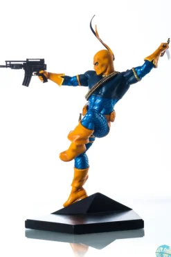 DC Comics - Daethstroke Statue: Iron Studios