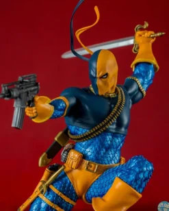 DC Comics - Daethstroke Statue: Iron Studios