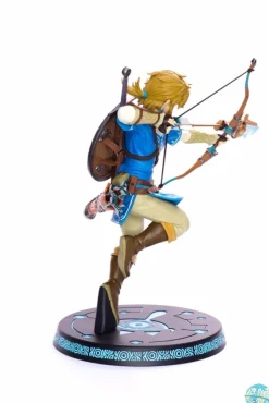 The Legend of Zelda Breath of the Wild - Link Statue: First 4 Figures
